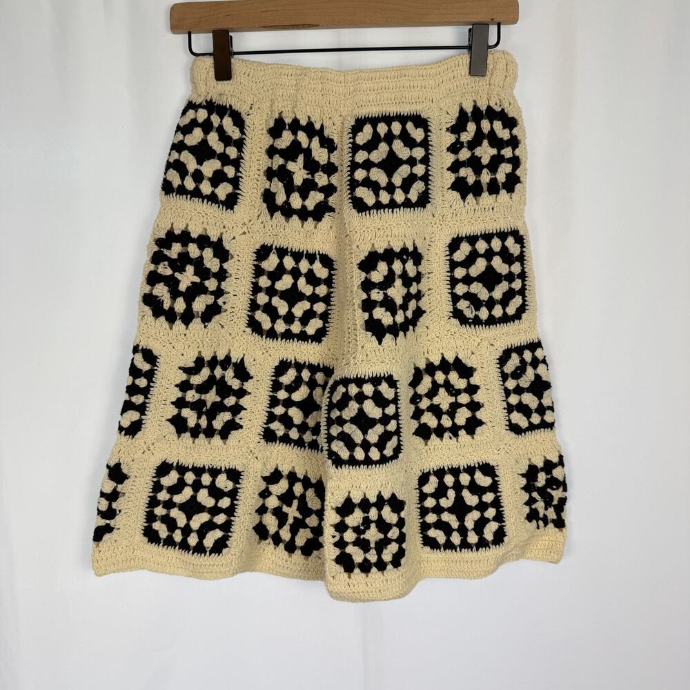 FREE PEOPLE x FLOOK Granny Square Crochet Shorts Womens Cream Black Size L Boho - Picture 1 of 8